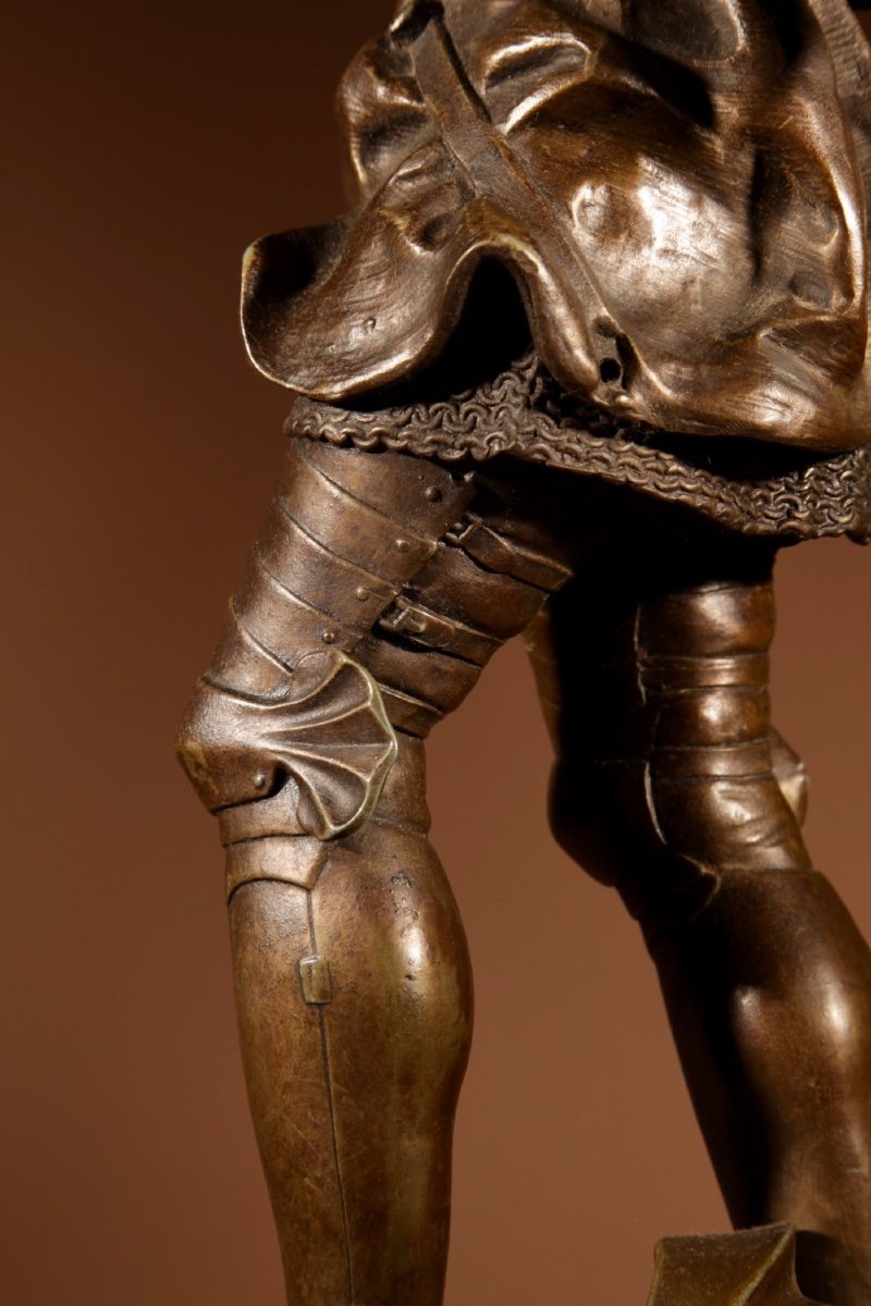 Une Grande Paire De Sculptures De Chevaliers En Armure Complète Toujours Avec Les Socles d'Orig-photo-1