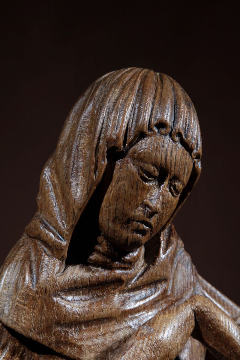 Une Belle Et Très Impressionnante Sculpture Médiévale En Chêne Sculpté De Pièta. -photo-4