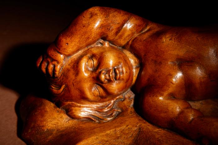 A Very Interesting Carved Fruitwood Sleeping Child Attributed To Laurent Delvaux  Gand 1696- Ni-photo-7