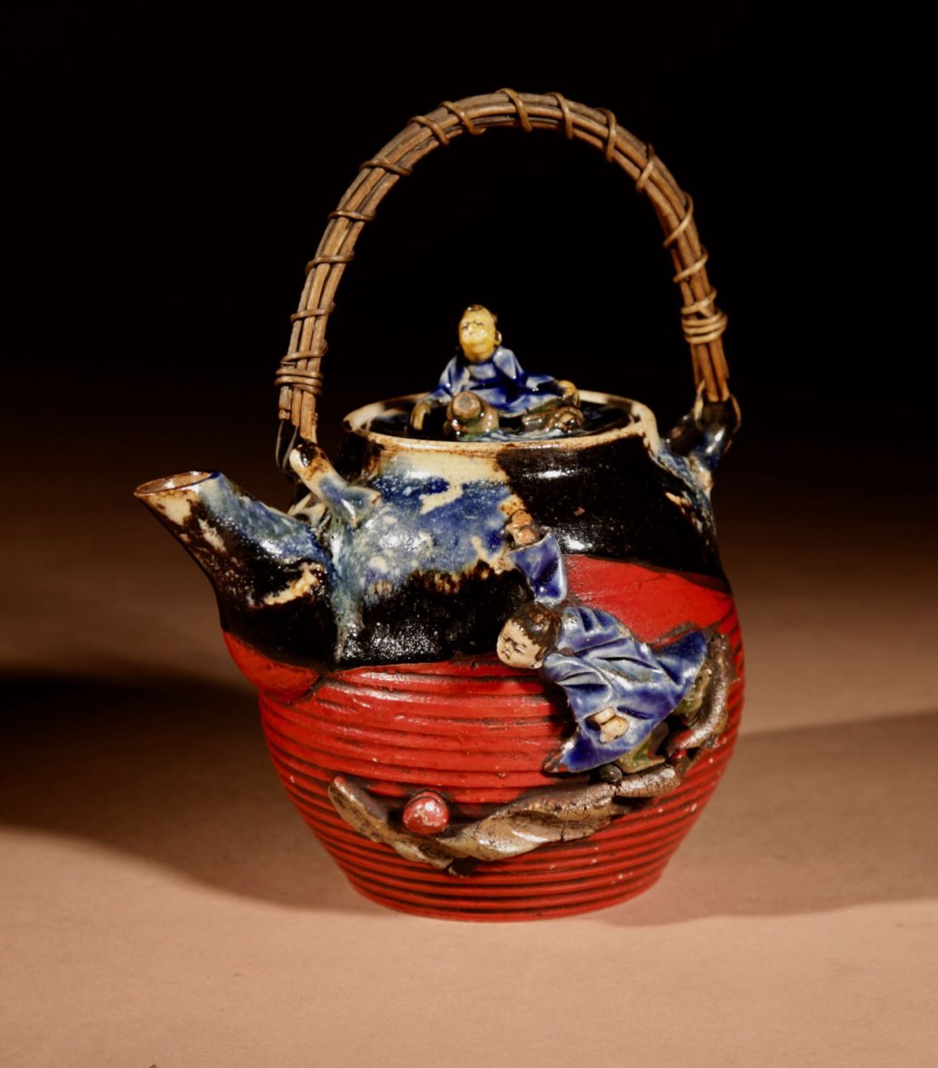 rare ancien sifflet enfant allongé porcelaine Japon décor imari