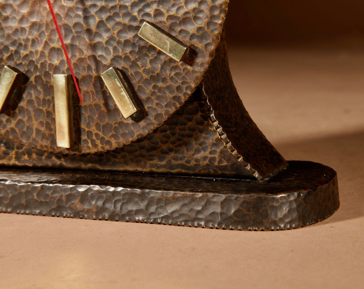 A Very Stylish Amsterdam School Hammered Patinated Brass Early Electrical Mantel Clock.-photo-3