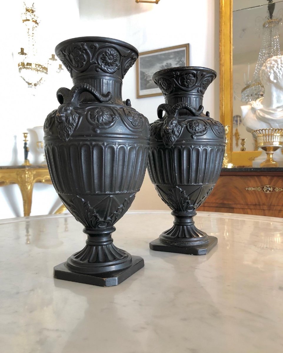 Rare Paire De Vases Néoclassiques De Bohème Du XIXe Siècle En Majolique.-photo-2