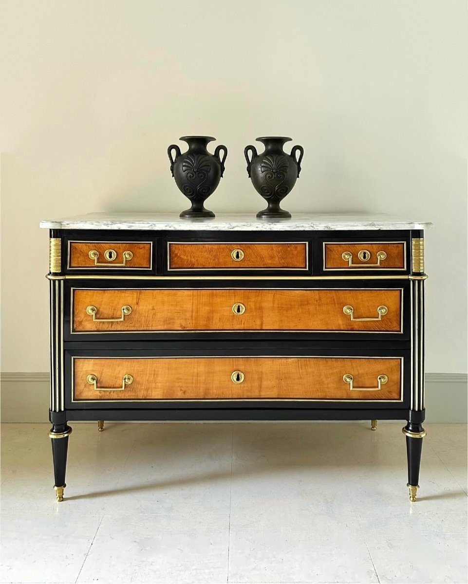 Exceptional Louis XVI Commode