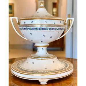 Grande Soupière Sur Piédestal De La Manufacture Royale De Porcelaine De Vienne.