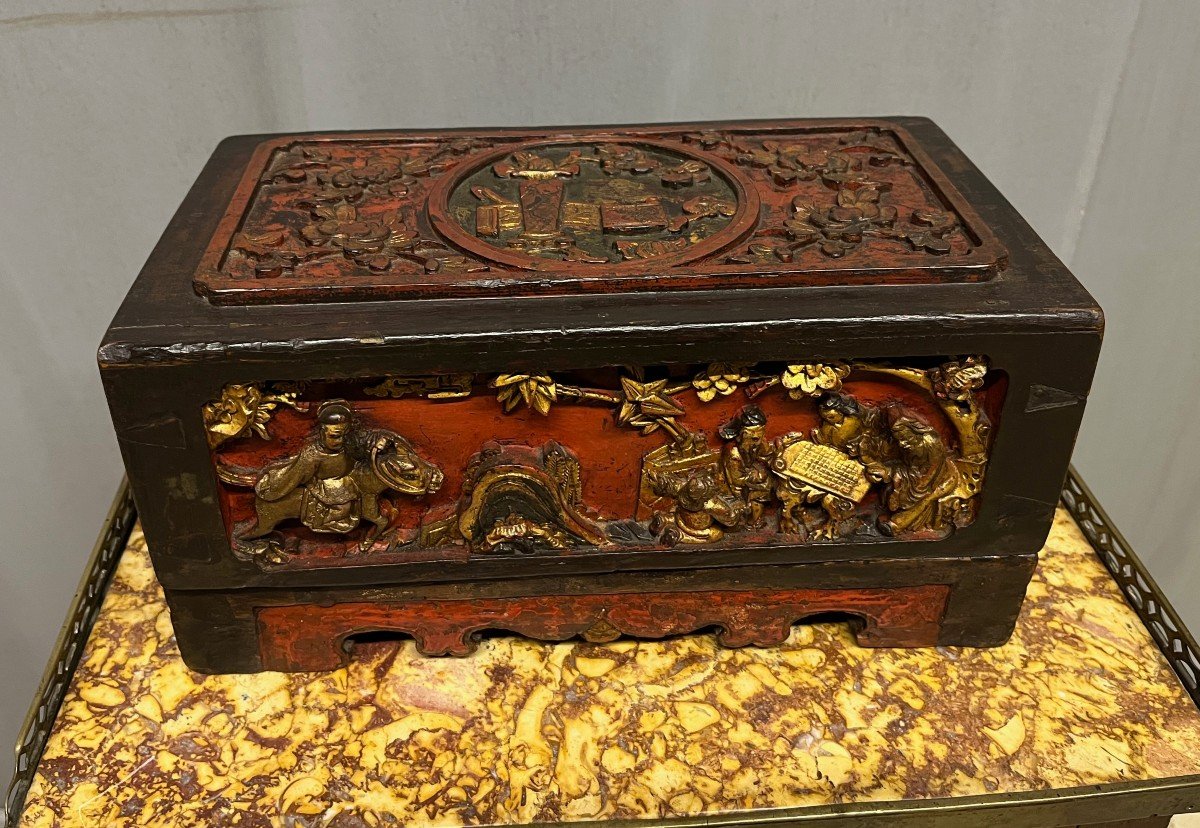 Chanab, Red Lacquered Wooden Altar Box With Gilding Base And Lid 