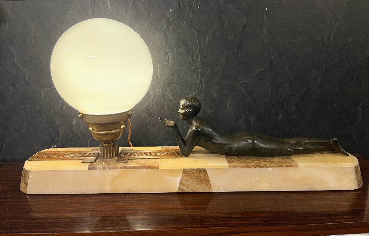 Grande Lampe Art Déco " femme allongée " 