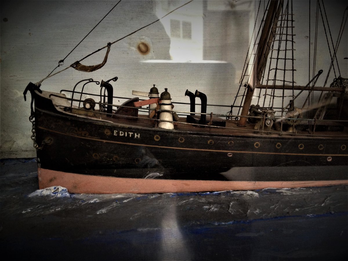 Edith Mixed Boat Diorama-photo-2