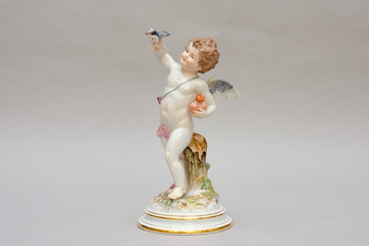 Grand "cupidon Envoyant Une Lettre d'Amour", Porcelaine De Meissen, 19e Siècle