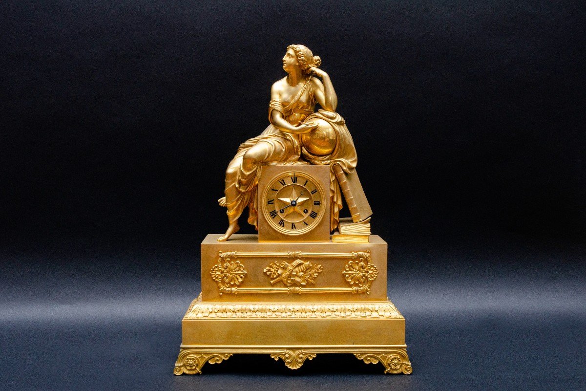 « Uranie, muse de l'Astronomie » Pendule En Bronze Doré, Paris, Vers 1830