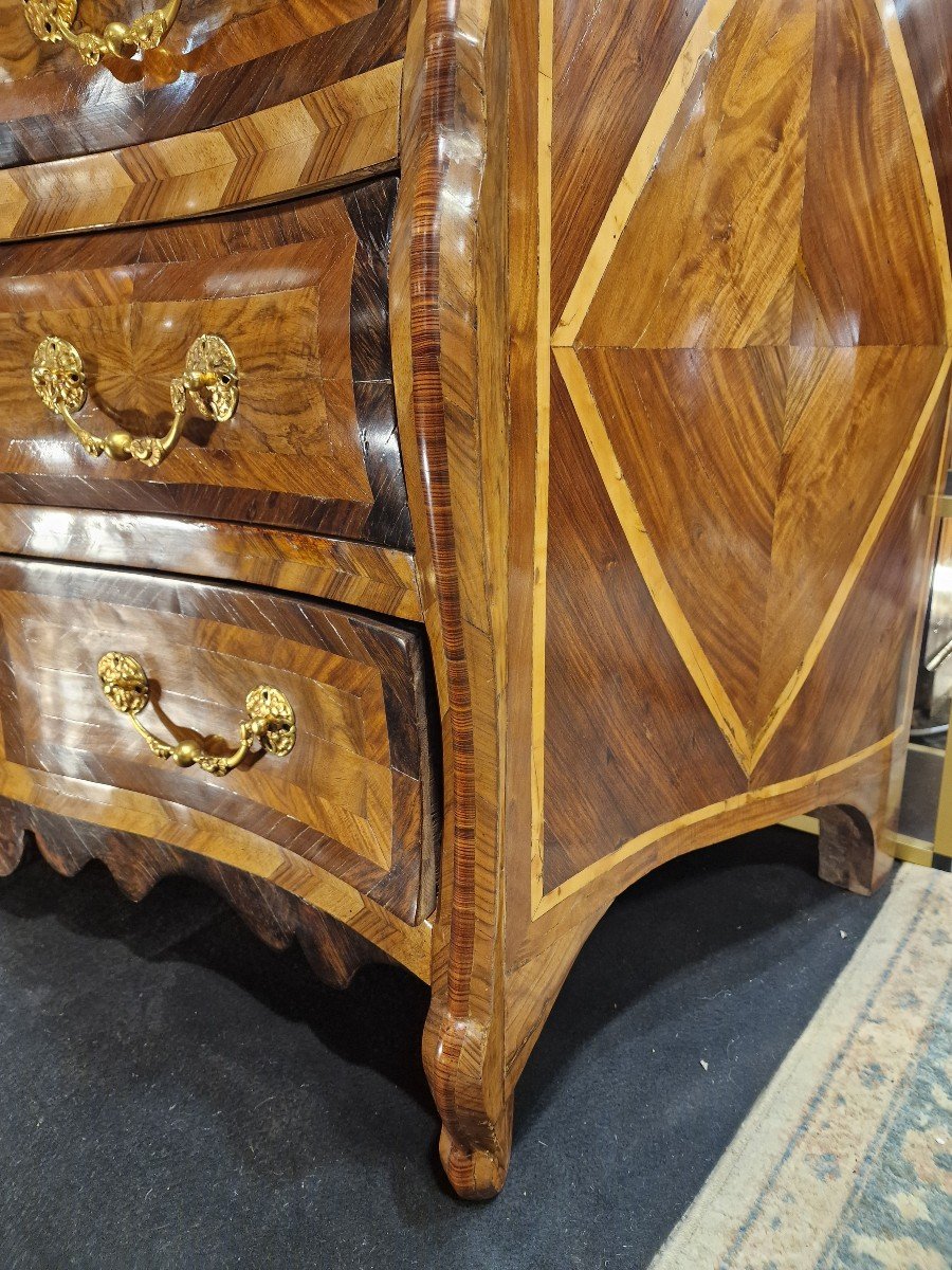 Commode époque Régence (1715) Marqueterie De Bois Indigène, Bronzés Dorés,marbres Fossiles -photo-4