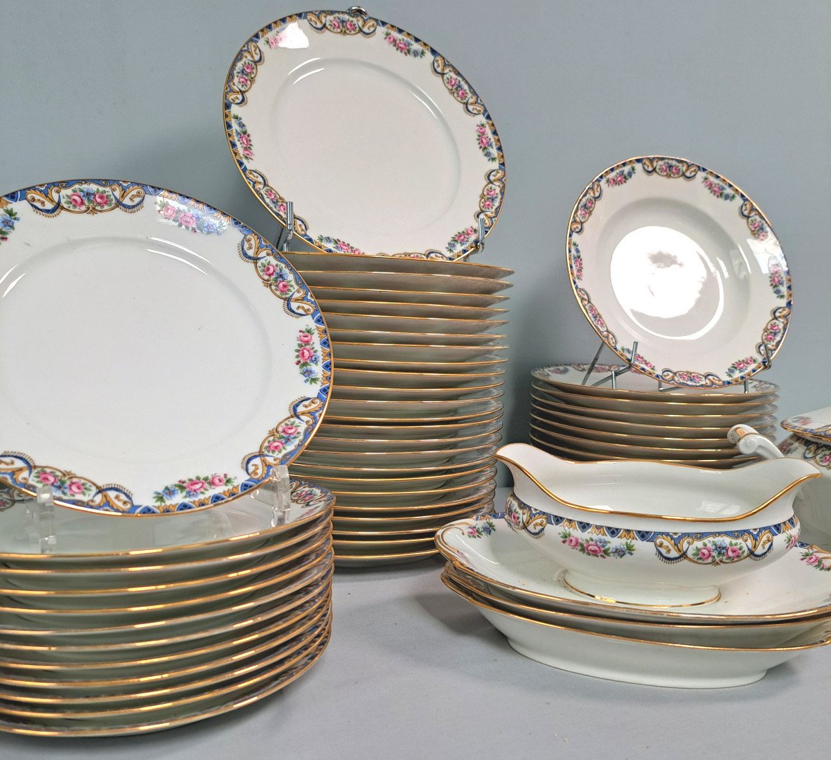 Limoges Porcelain Service: 88 Pieces Maison Salmon.-photo-5