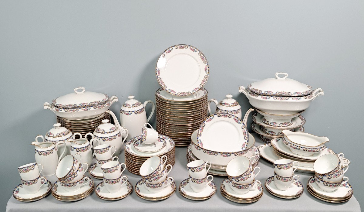 Limoges Porcelain Service: 88 Pieces Maison Salmon.