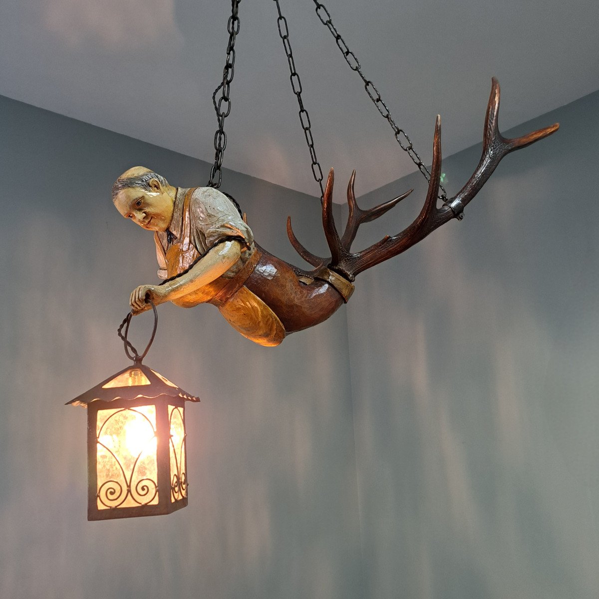 Cellar Master / Tavern Master Chandelier In Polychrome Carved Wood And Deer Antlers.-photo-2