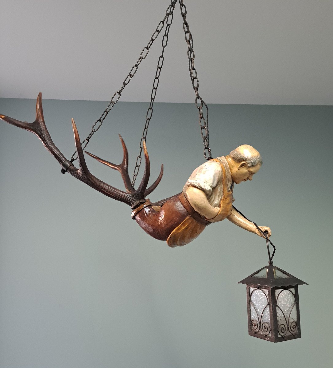 Cellar Master / Tavern Master Chandelier In Polychrome Carved Wood And Deer Antlers.-photo-1