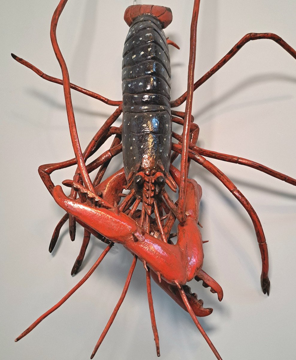 Grand Homard Bleu: Crustacé En Bois.-photo-1