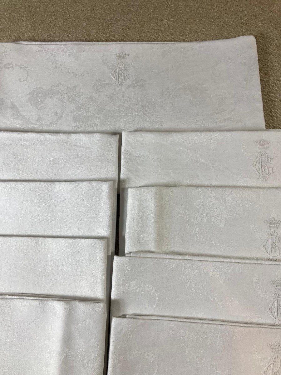 8 Monogrammed Damascus And Silk Napkins Under Marquis Crown-photo-3