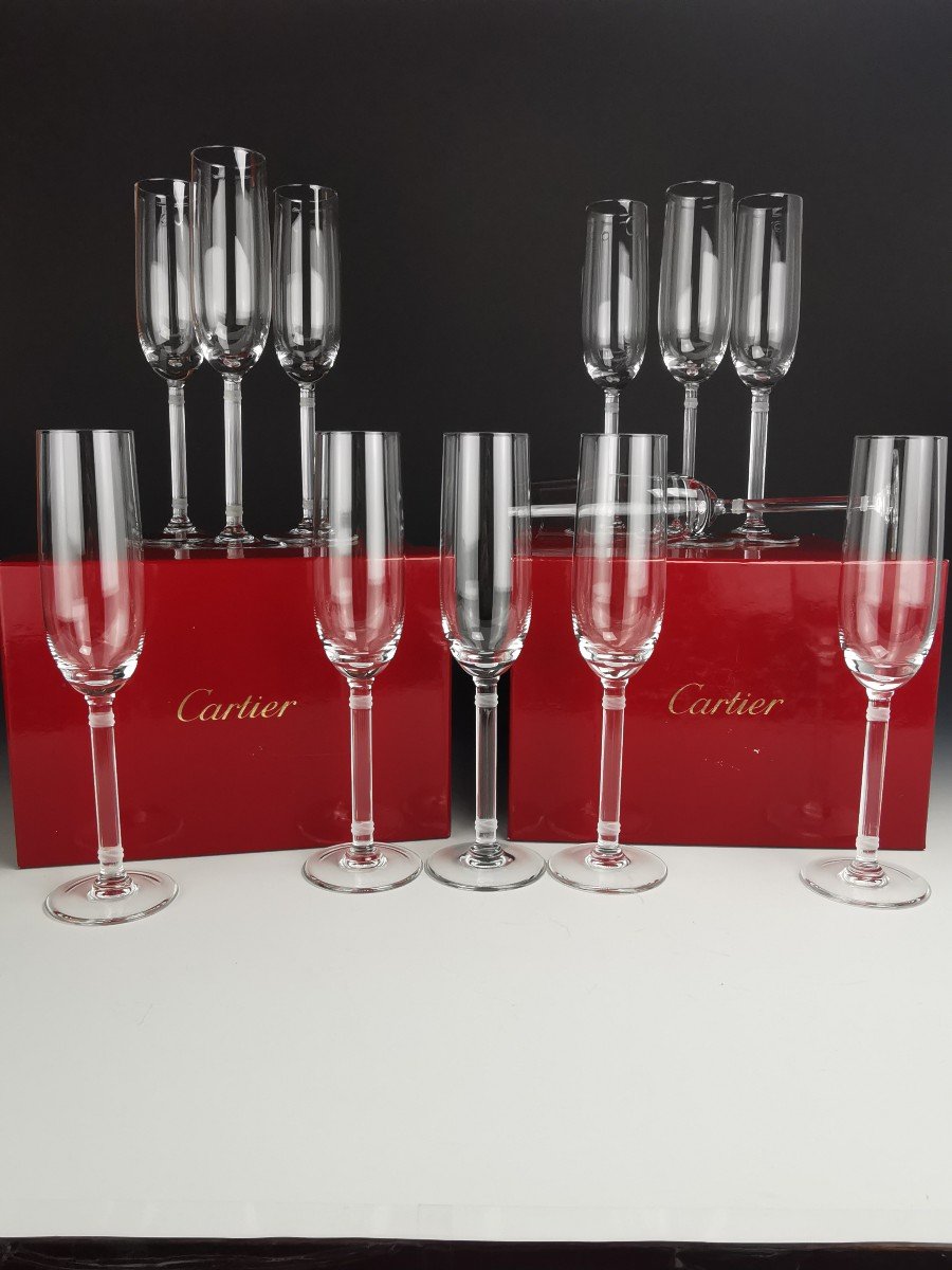 CARTIER - modèle "MUST" - Ensemble de 12 Flûtes à Champagne en cristal