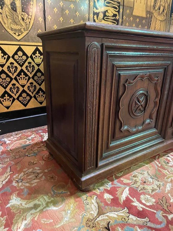 Louis XIII Carved Maltese Cross Oak Chest-photo-2