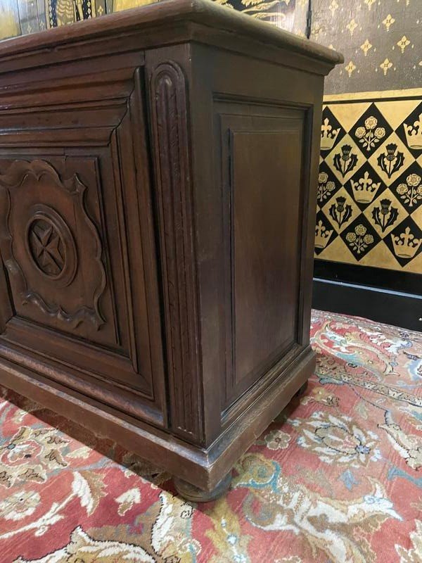 Louis XIII Carved Maltese Cross Oak Chest-photo-3