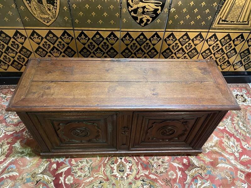 Louis XIII Carved Maltese Cross Oak Chest-photo-1