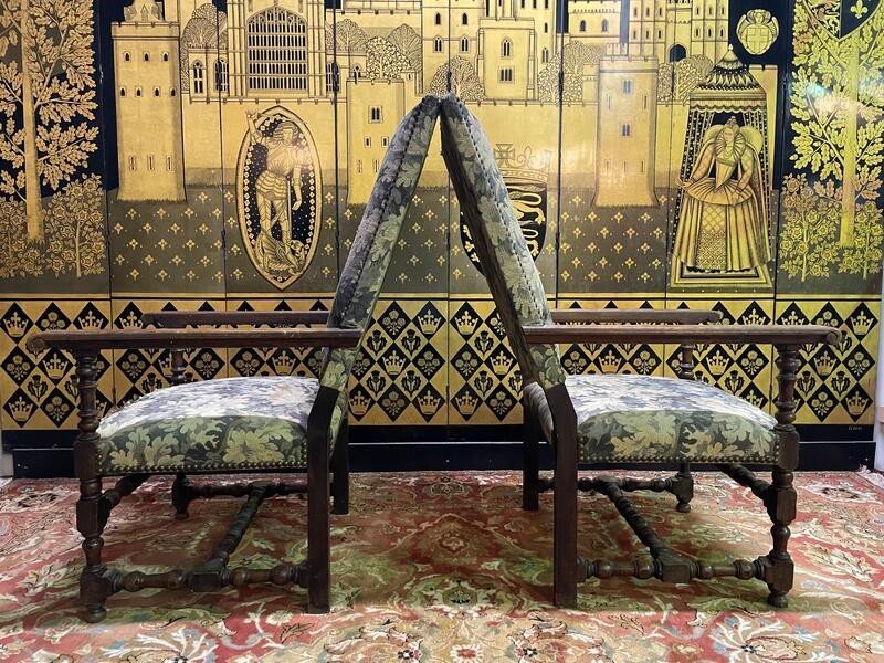 Paire De Fauteuils De Style Louis XIII -photo-3