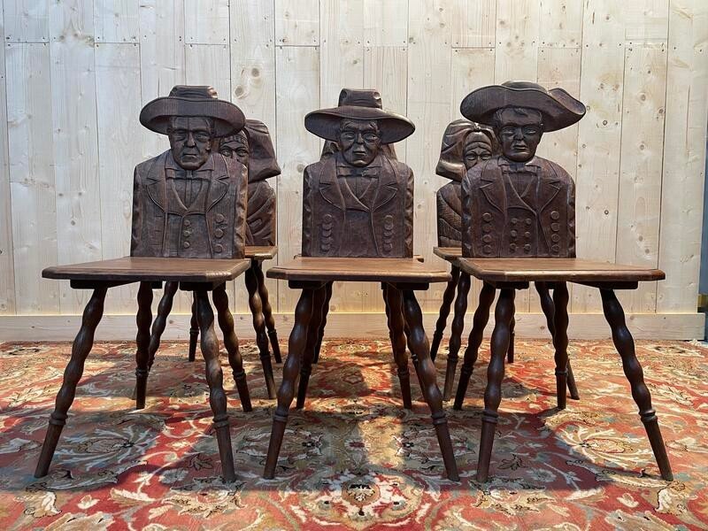 Set Of 6 Alsatian Chairs In Carved Oak