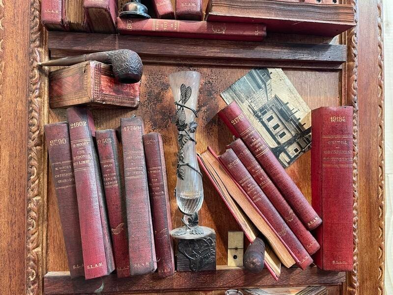 Trompe l'Oeil Cabinet Of Curiosities Table - Fake Books-photo-2