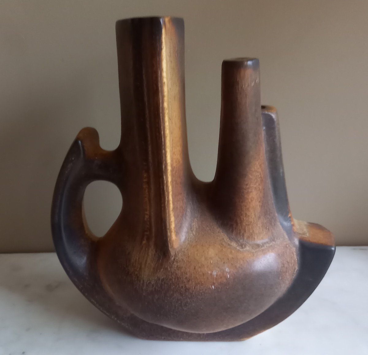 Three-opening Vase Created By Ceramicist Matt Camps For The "loré" Factory -photo-1