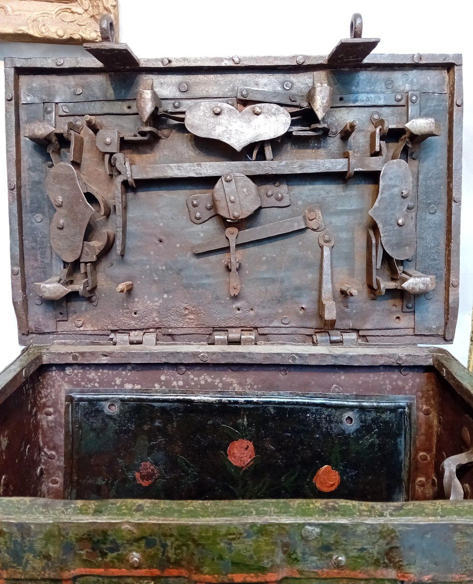 Nuremberg Chest-photo-2