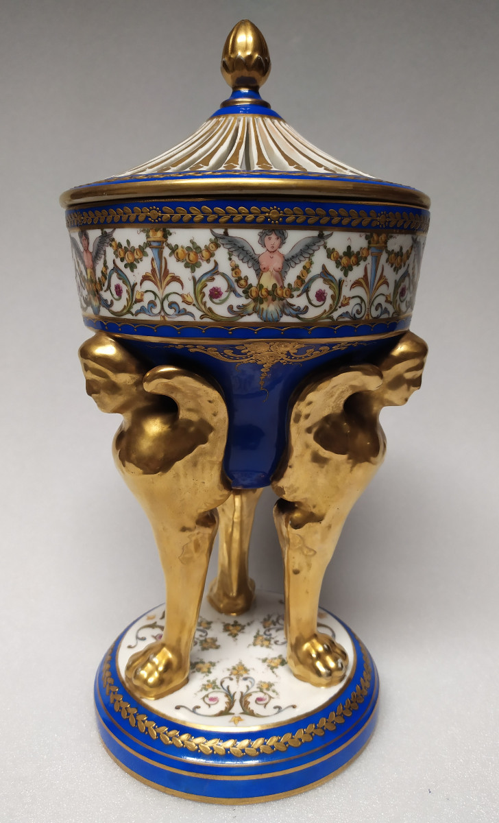 Coupe En Porcelaine Polychrome - Paris - XXème Siècle.