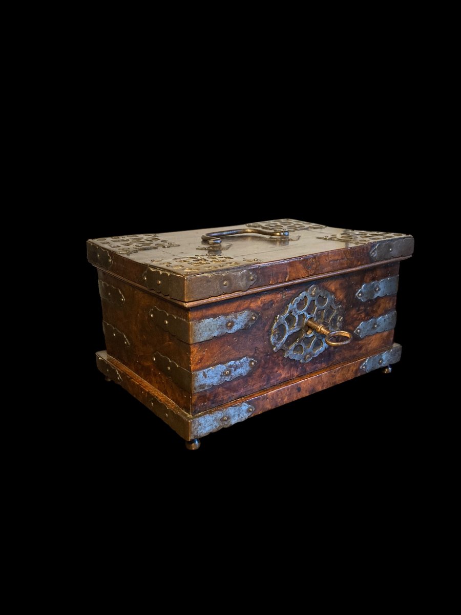 17th Century - Venetian Casket In Walnut Veneer And Ebony-photo-3