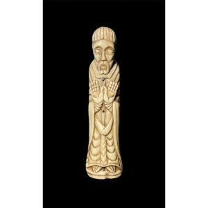 12th Century - Meuse - Bone - Poupèe De Chasse Depicting Religious Figure