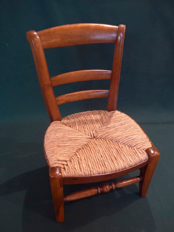 Nineteenth Doll Chair.-photo-2