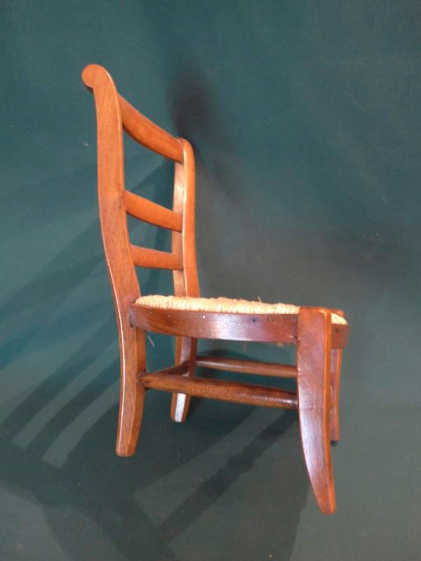 Nineteenth Doll Chair.-photo-4