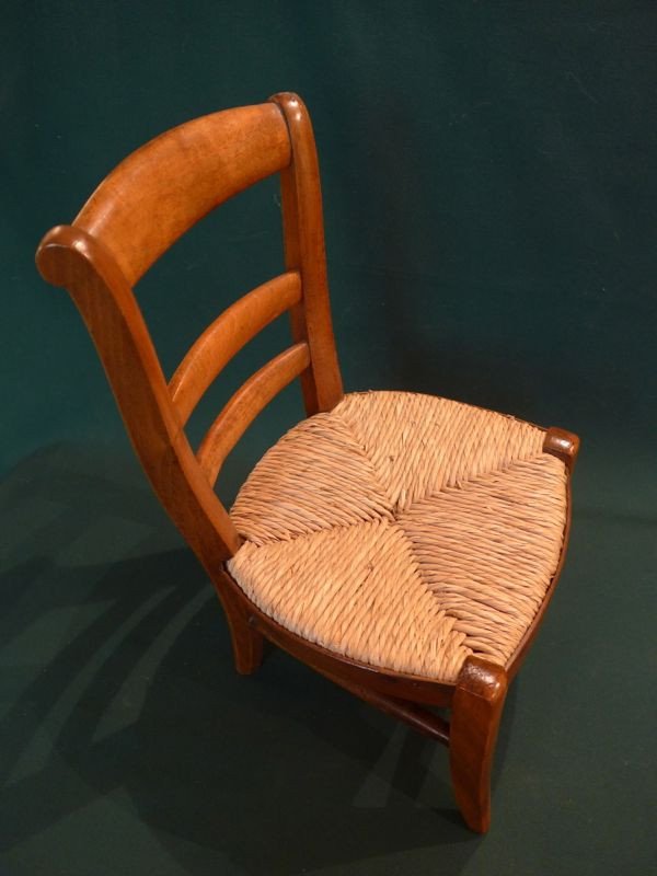 Nineteenth Doll Chair.-photo-1