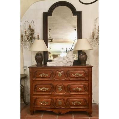 18th C Curved Walnut Chest Of Drawers