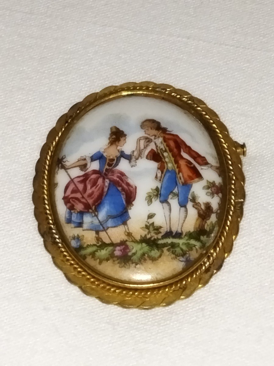 Broche Médaillon En Porcelaine De Limoges Ornée d'Une Scène Galante-photo-4