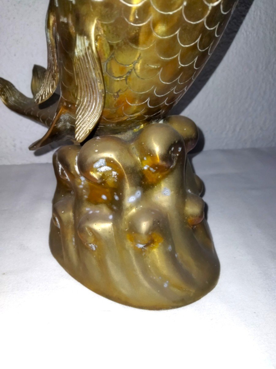 JAPON Grande Carpe Koi En Bronze Vase Sur Piédouche Décor De Vagues 45cms-photo-1