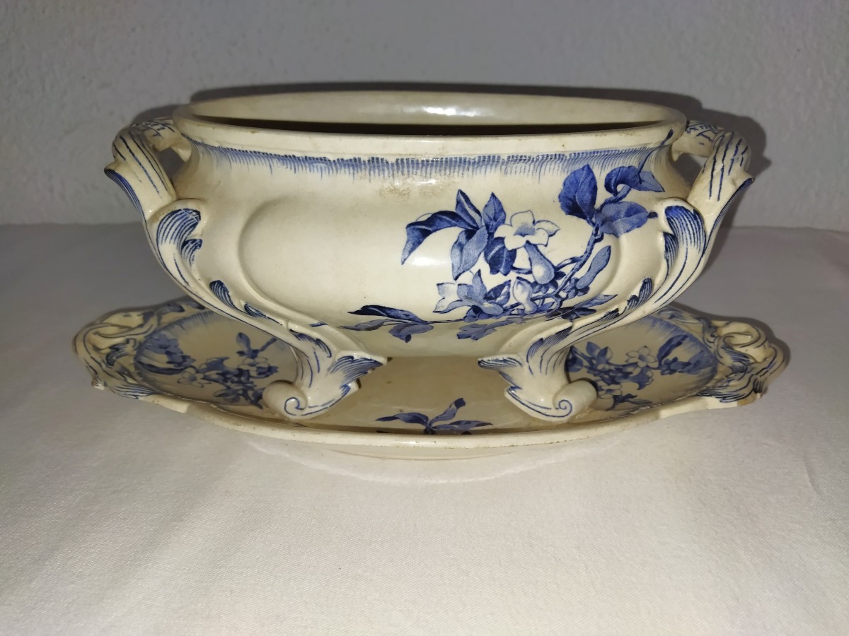 Jules Vieillard Bordeaux Old Sauceboat Pedestrian Model "chevreuse" Faience Collection 