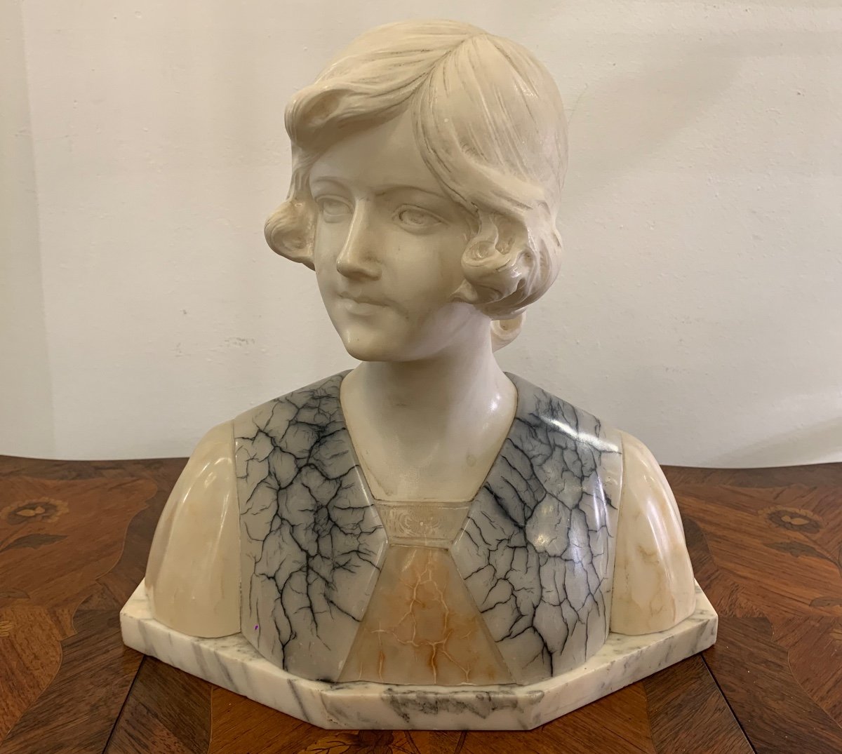 Sculpture D’une Jeune Fille En Albâtre De Gustave Van Vaerenbergh