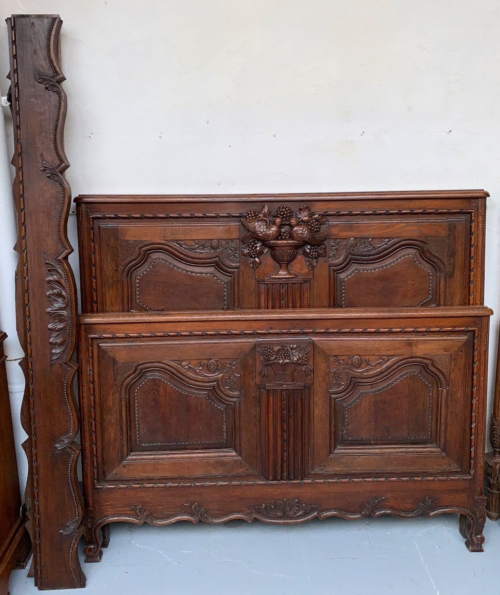 19th Century Oak Bed With Bird Decor 