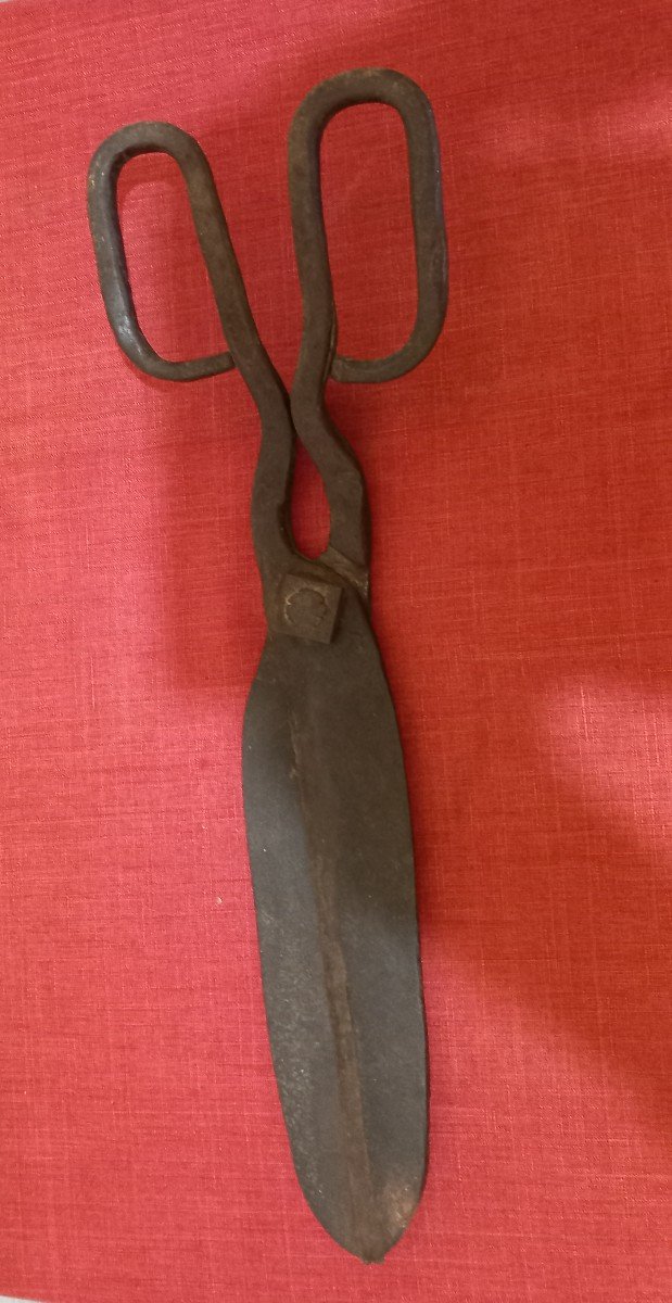 Pair Of Very Old Wrought Iron Scissors-photo-1