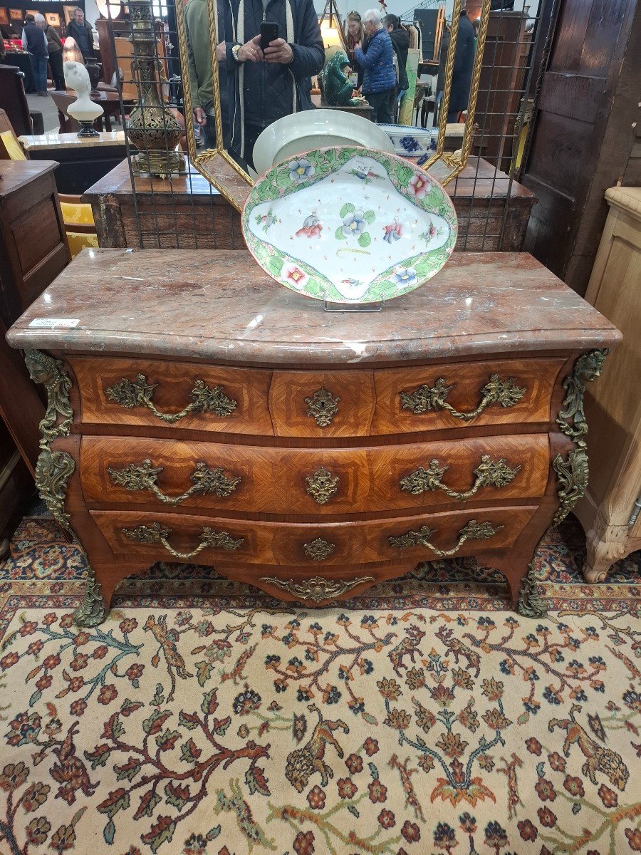 Commode De Style Louis XV En Marqueterie 