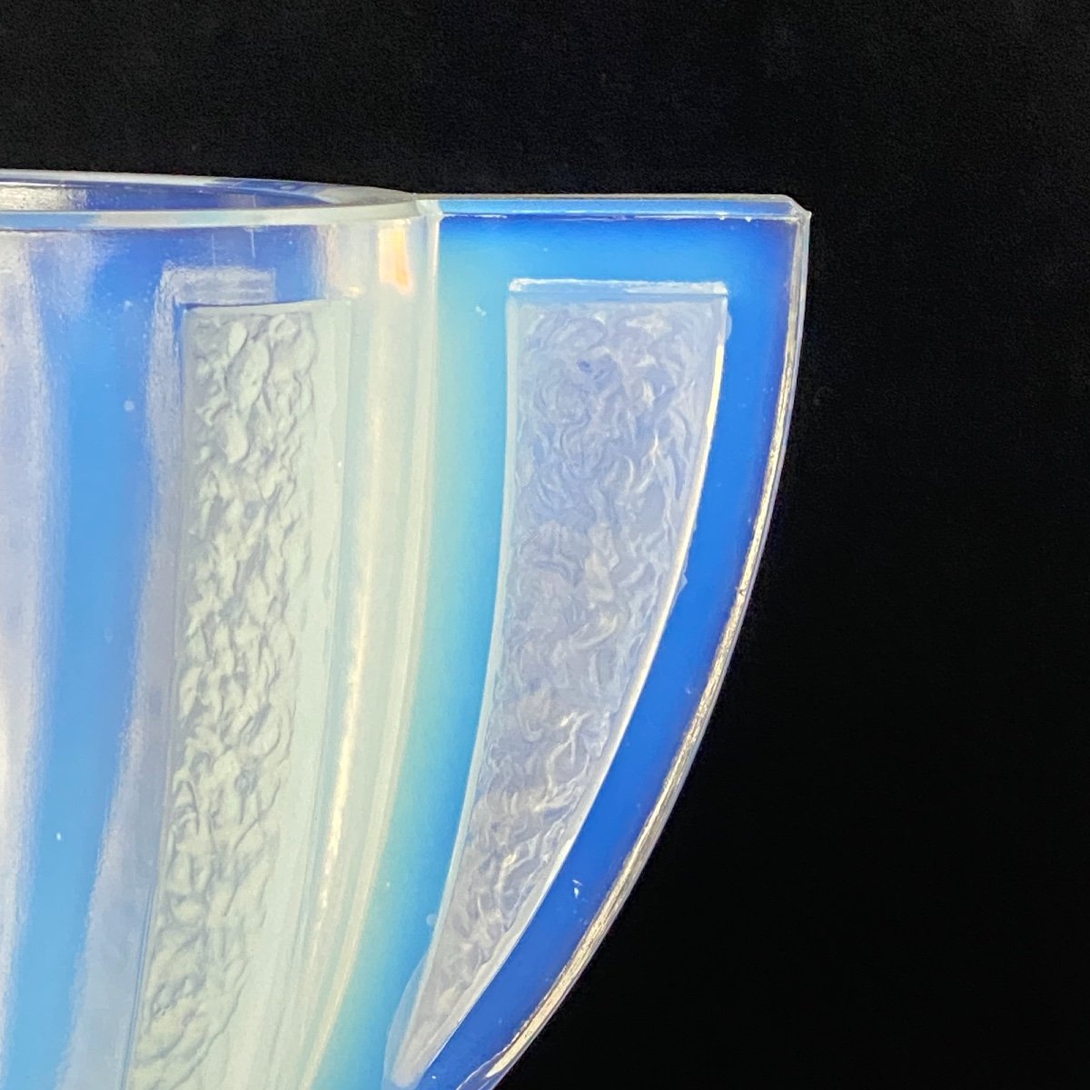 Vase Art Déco En Verre Opalescent Bleuté De Cesari France Vers 1930-photo-4