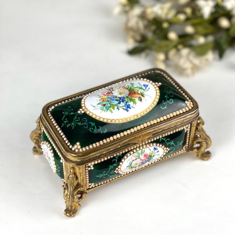 Tahan Porcelain Jewelry Box, Paris, Late 19th Century