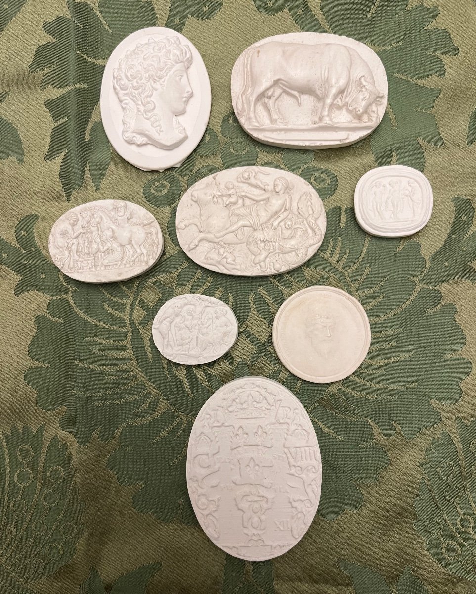 Beautiful Set Of Plaster Cameo  And Intaglios Prints, Italy 19th Century.