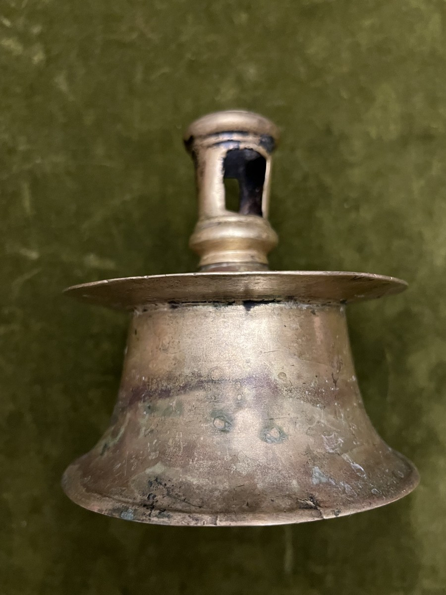 Beau Bougeoir En Laiton, Ou Bronze, époque  XVI éme, Flandres.