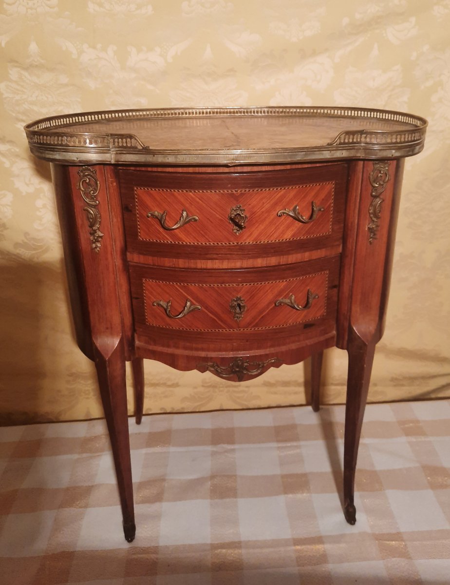 Petite Commode Rognon de Style Transition.