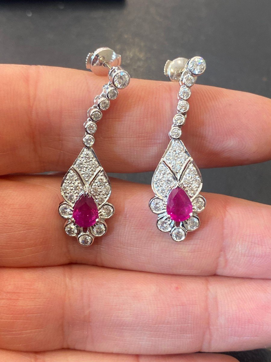 Paire De Pendants d'Oreilles « Palmettes » En Or Gris Rubis Taille Poire Et Diamants-photo-2