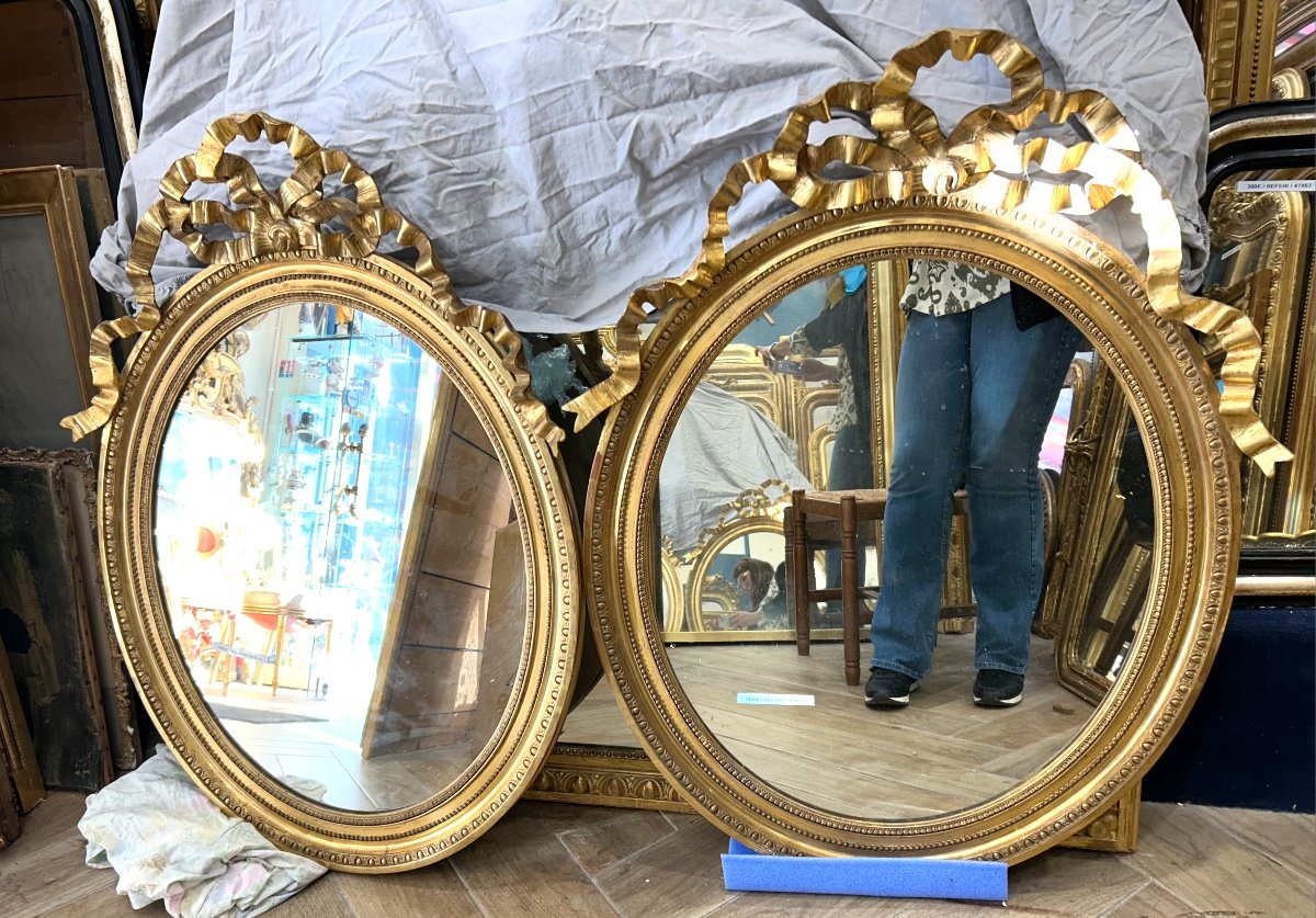 Pair Of Louis XVI Oval Mirrors 80x105 Cm